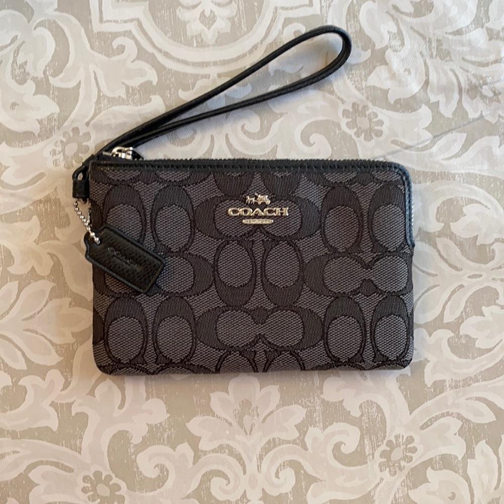 NEW COACH WRISTLET